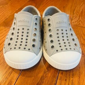 Natives Jefferson Slip On Toddler Sneakers in Pigeon Grey/Shell White Size C5